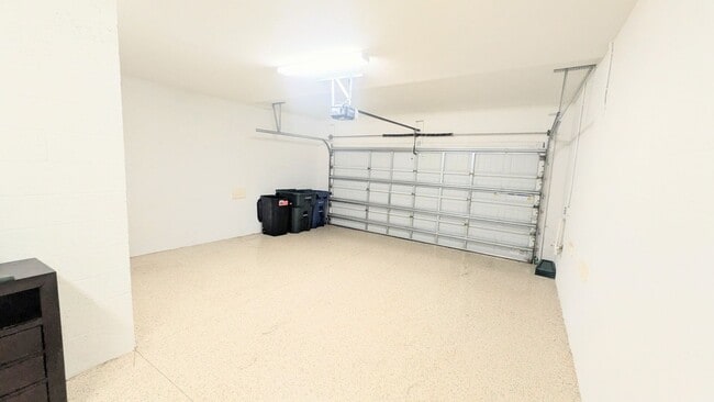 Building Photo - Annual TURNKEY 3 bed 2 bath in the Montserrat