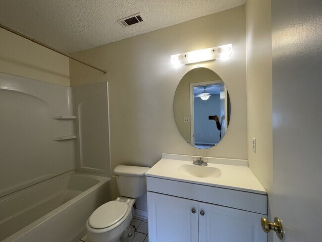 Building Photo - Home For Rent