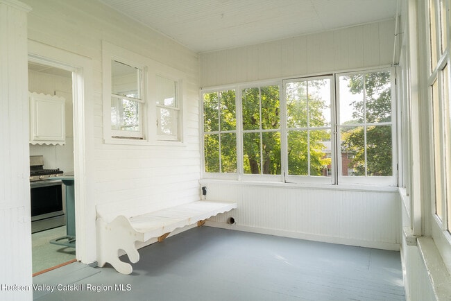 Building Photo - 267 Main St