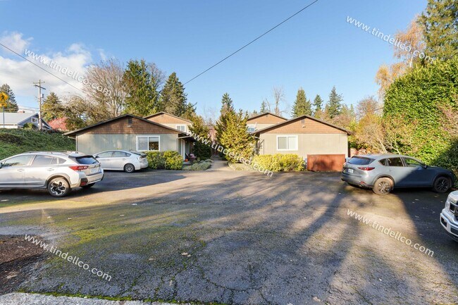 Building Photo - Cozy Multnomah Village Condo- Water, Sewer and Garbage included!