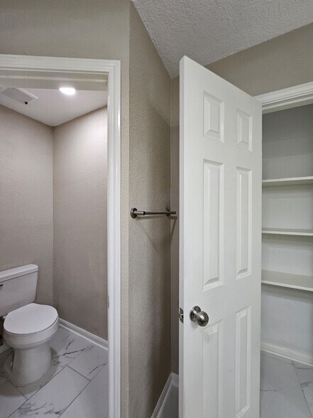 Building Photo - 214 Oleander St