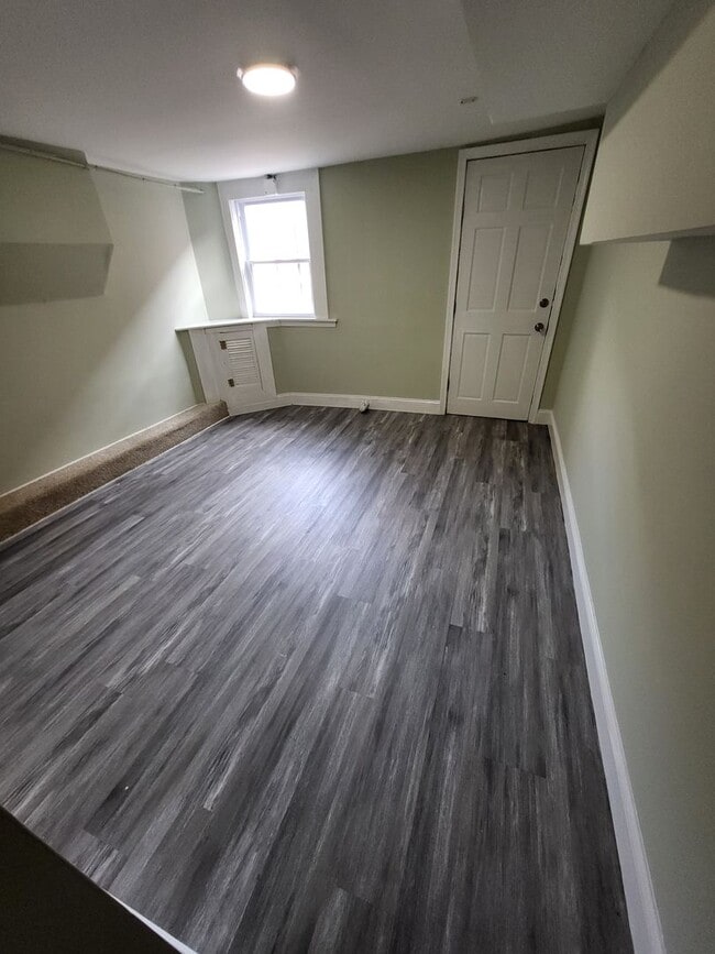 Building Photo - 2 Bed 1 Bath with a Bonus Room in Basement