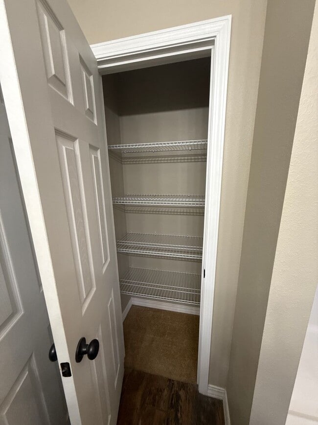 Building Photo - Beautiful Home in Deer Lake Estates