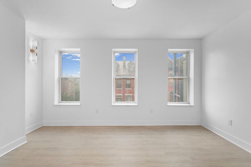 Living Room - 2035 Forbes Ave