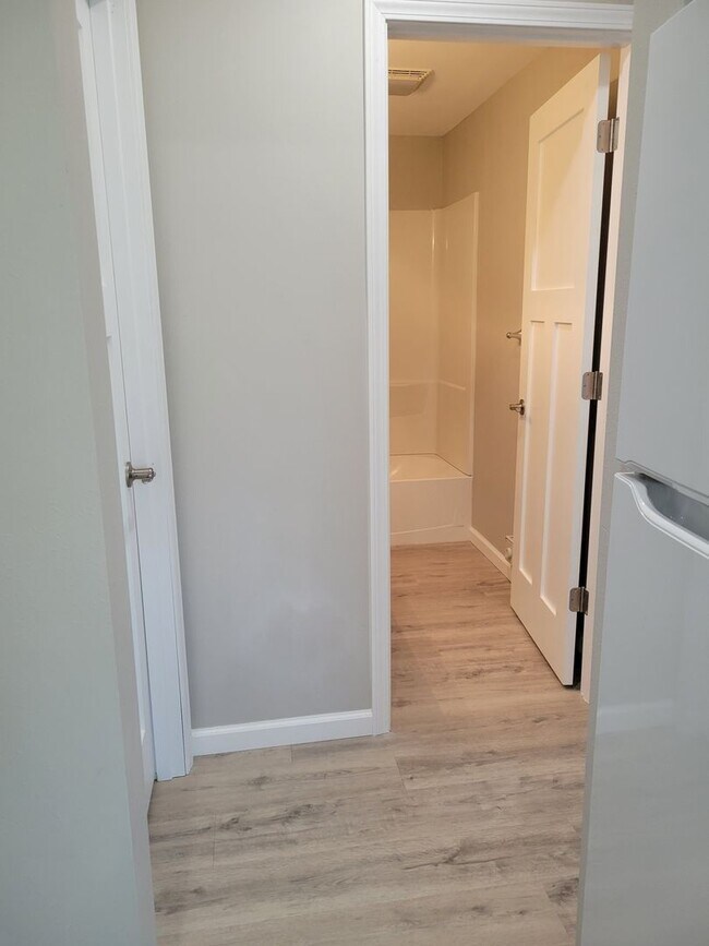 Building Photo - 1 Bedroom Triplex Unit