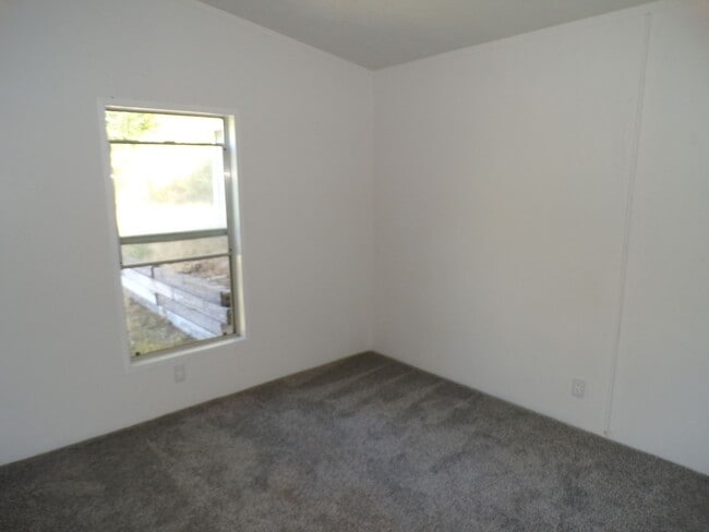 Building Photo - 13230 OR-238