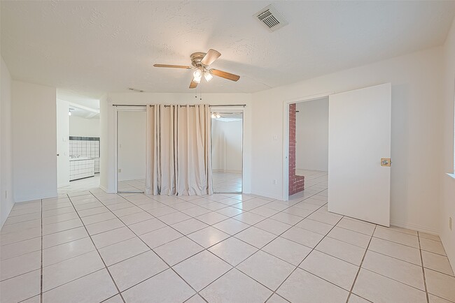 Building Photo - 3806 Embarcadero Dr