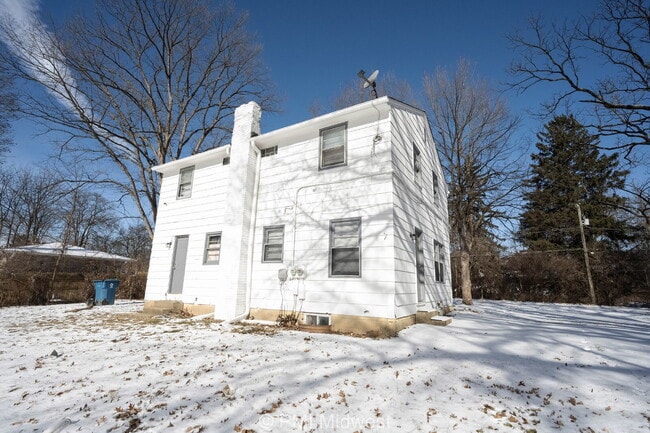 Building Photo - 1859 W 60th St