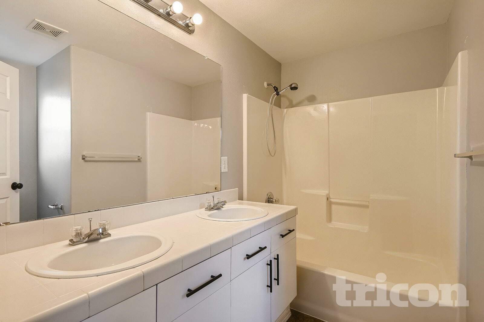 Building Photo - 577 SW 207th Ave