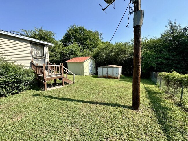 Building Photo - 1016 Sulphur Springs Rd
