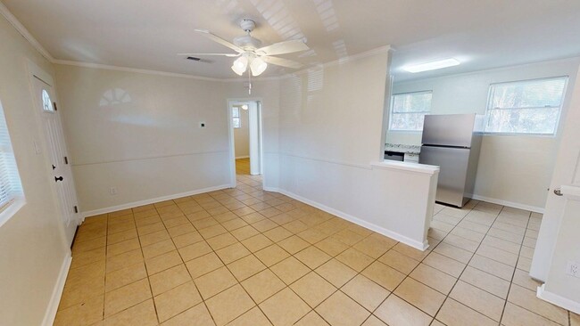 Building Photo - 409 Augusta Ave