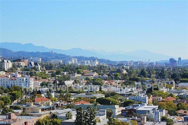 Building Photo - 1155 N La Cienega Blvd