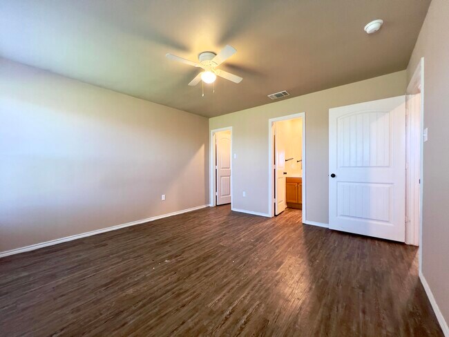 Building Photo - 2509 Ave