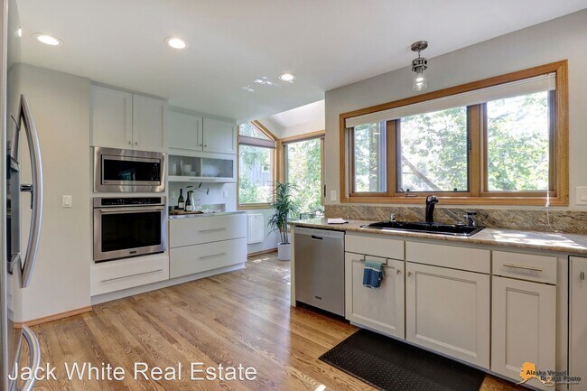 Building Photo - 3 br, 2.5 bath House - 4201 Westwood Drive