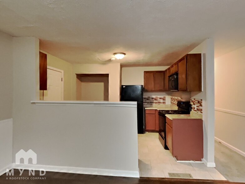 Building Photo - 593 Cedar Ave NW