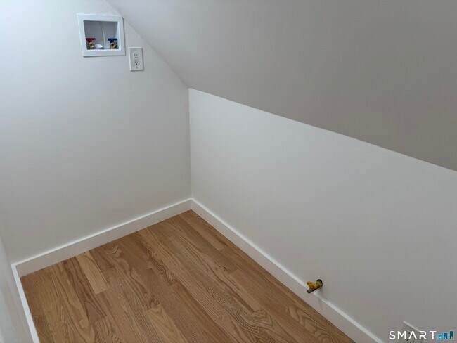 Building Photo - 263 Hawley Ave