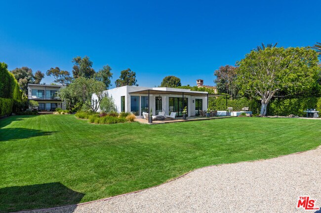 Building Photo - 28926 Cliffside Dr
