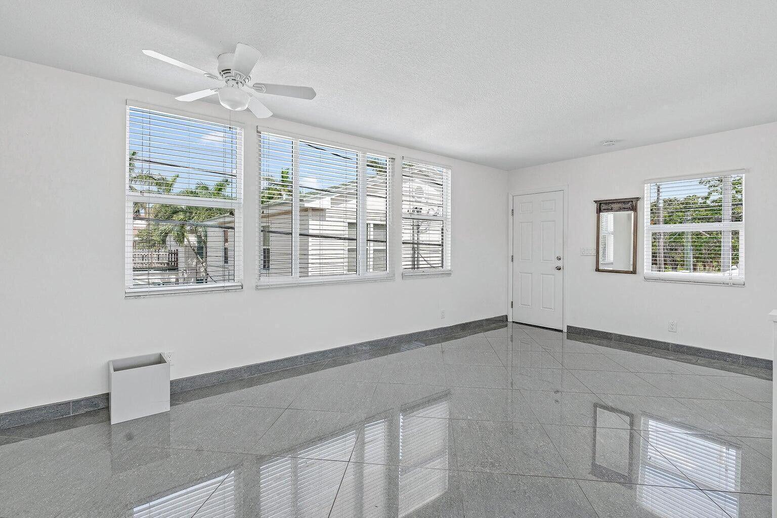 Building Photo - 3709 S Olive Ave
