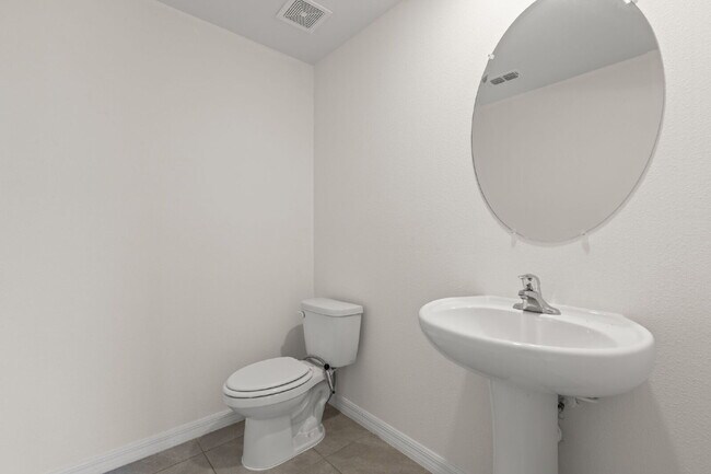 Building Photo - "Spacious 4-Bedroom Retreat with 3 Full Baths - 2260 Sq Ft of Comfort in Parrish, FL!"