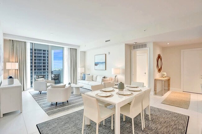 Building Photo - 3100 N Ocean Dr
