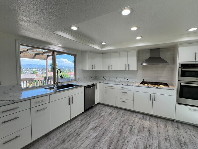 Building Photo - Remodeled 4 Bed / 3 Bath Home with Pool, Spa & Solar – Fletcher Hills