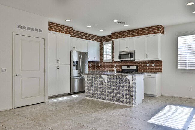 Building Photo - 5460 San Roberto