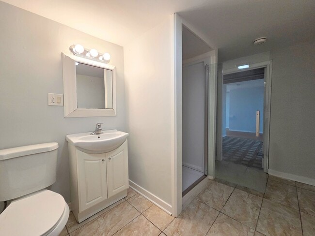 Building Photo - 29 E Lake Shore Dr