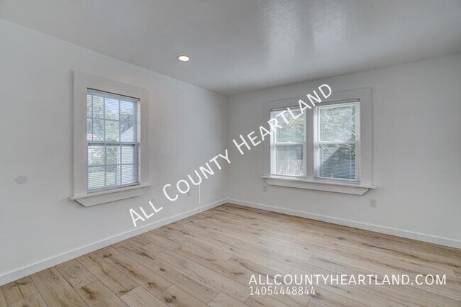 Building Photo - 208 W Kittyhawk Dr