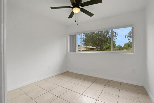 Building Photo - 1034 Sparkman St