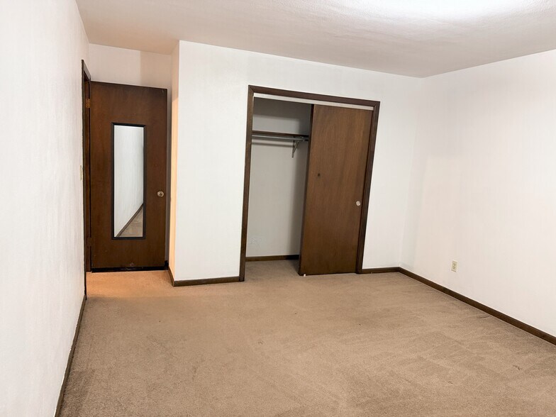 Bed room 1 closet view - 10 St Paul St