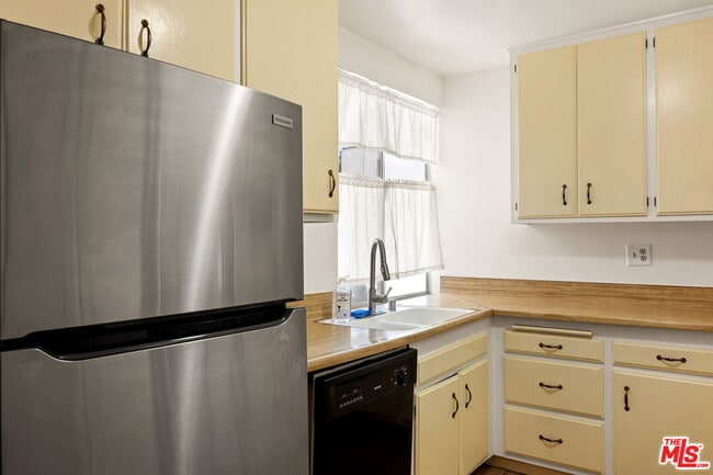 Building Photo - 5625 Windsor Way