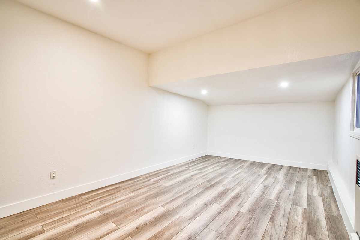 Building Photo - 1351 Eastshore Dr