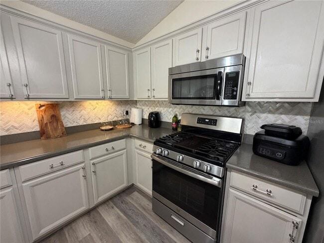 Building Photo - 723 Lady Diana Dr