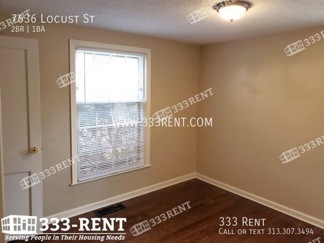 Building Photo - Location and convenience at your charming ...