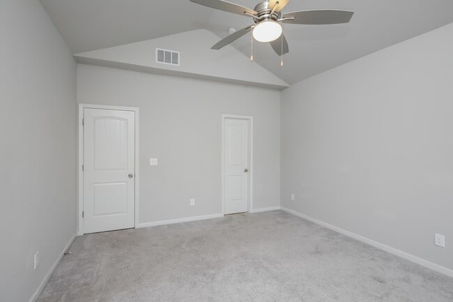 Building Photo - 41 Madaline Ln