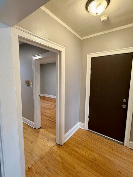 Building Photo - 6501 S Maplewood Ave