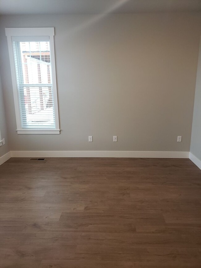 Building Photo - Ravishing 2 bed 2 1/2 bath condo in Annafield subdivision