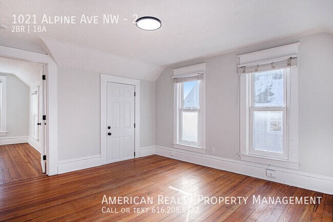 Building Photo - 1021 Alpine Ave NW