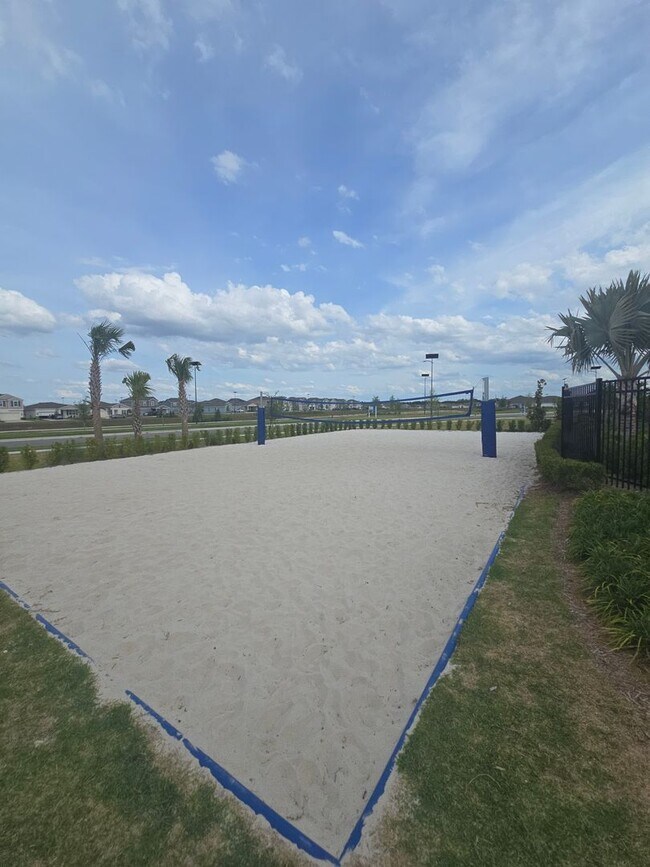 Building Photo - 3 bed 2 bath home fully furnished
