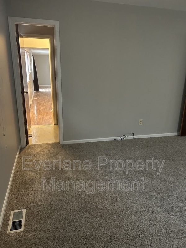 Building Photo - 10243 Bayton Ct