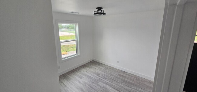 Building Photo - 1511 N Springfield St