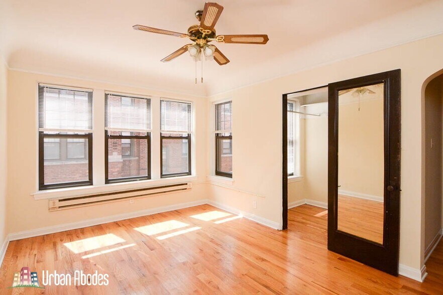 Building Photo - 4415 N Wolcott Ave