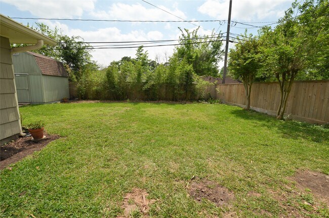 Building Photo - 4009 Nenana Dr