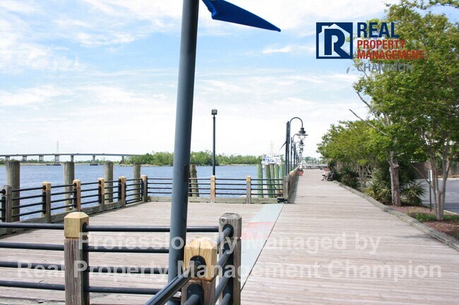 Building Photo - Luxury Condo with Water Views in Heart of Wilmington