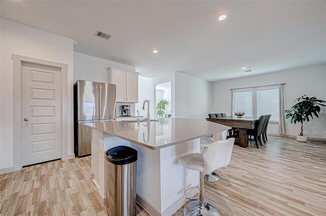 Building Photo - 6911 Amber Clf Ln