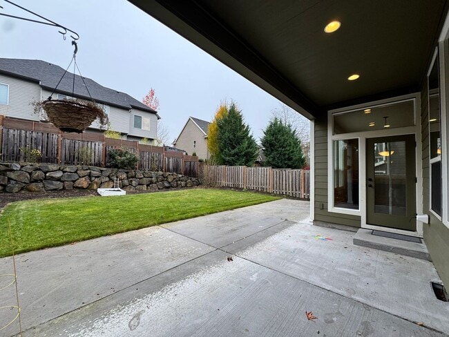 Building Photo - FOR RENT UNFURNISHED: Beautifully maintained 2015 Noyes-built home, 5 bed, 3 bath, 2 car garage w...