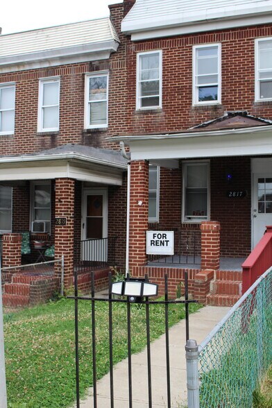Building Photo - 2817 Sunset Dr