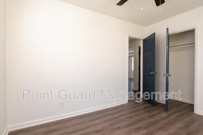 Building Photo - 825 S Beverly St