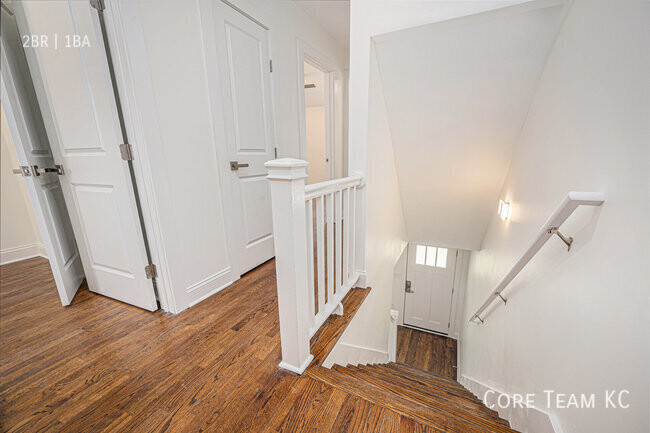 Building Photo - Renovated 2 Bed + Den Townhome in South Plaza