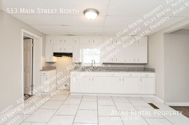 Building Photo - 513 Main St N